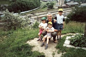 Iš senelio laidotuvių grįžusią mergytę užklupo mirtina liga