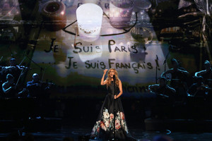 Dainininkė Celine Dion jautriai pagerbė Paryžiaus atakų aukas