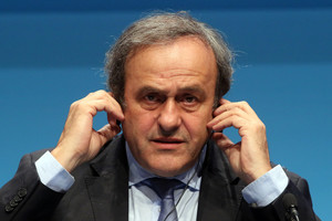 Virš Michelio Platini galvos – draudimas artintis prie futbolo