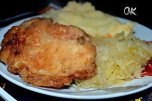 Dieviškai minkšta vištiena raugintų kopūstų patale