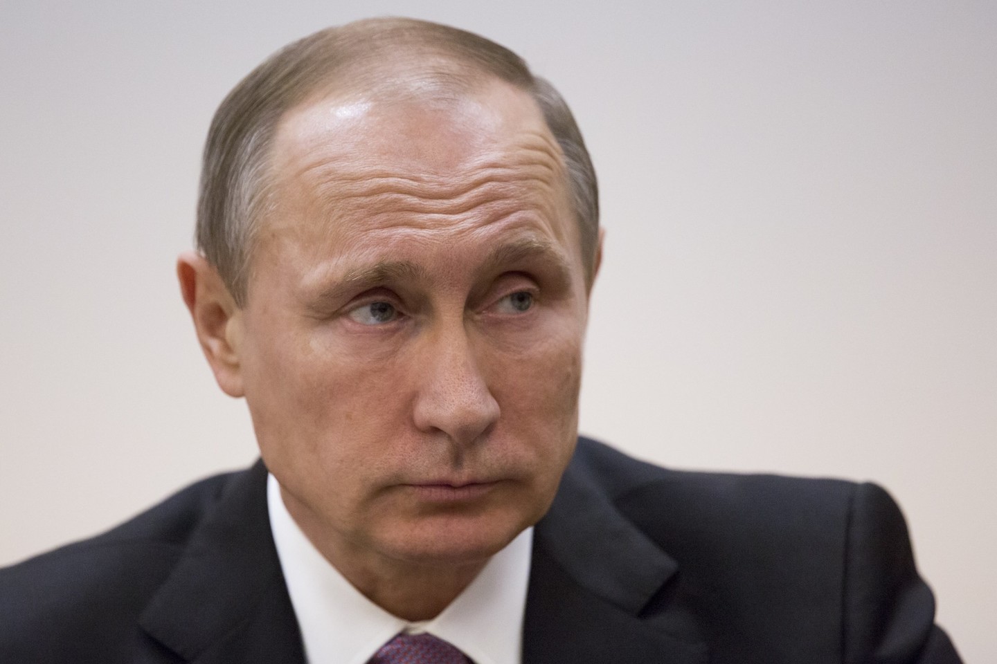 Vladimiras Putinas pareiškė, kad šis Turkijos žingsnis yra „dūris Rusijai į nugarą“.<br>AP nuotr.