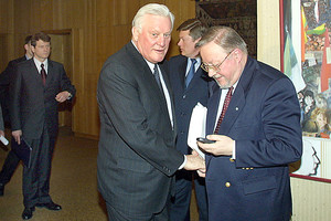 Laisvės premiją iš V. Landsbergio atėmė A. Brazausko šmėkla?