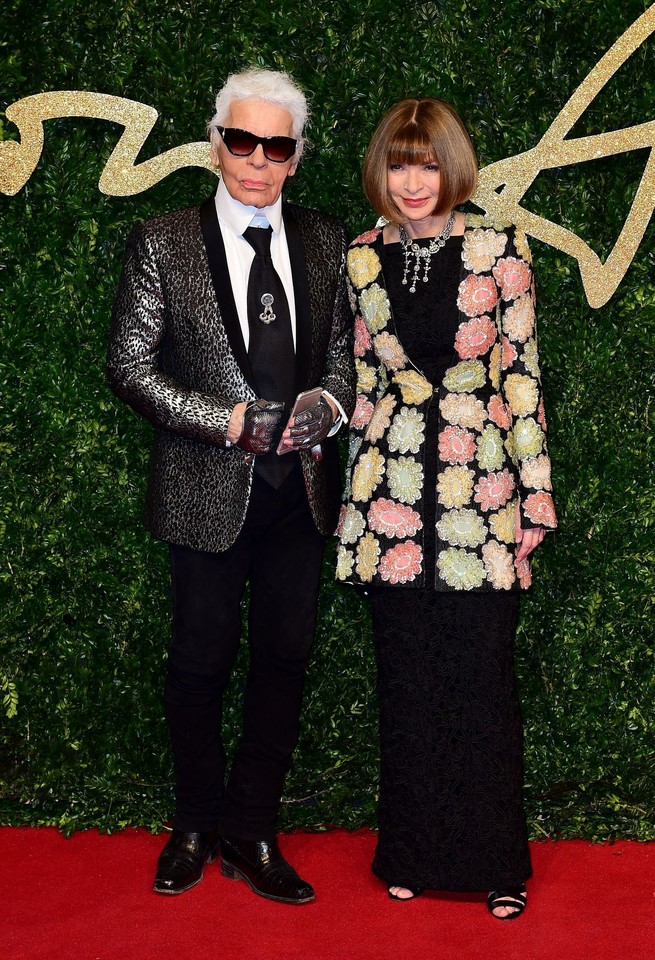 Dizaineris Karlas Lagerfeldas ir „Vogue“ redaktorė Anna Wintour.