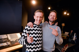 Į sceną grįžtantis Ten Walls surengė ypatingą premjerą draugams