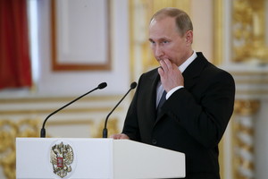 Bombonešio netekęs V. Putinas ėmė karštligiškai išsisukinėti