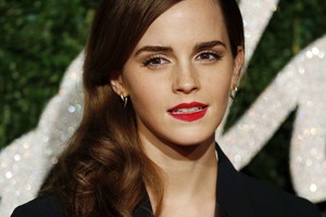 Vienišė Emma Watson pastebėta su paslaptingu vyriškiu