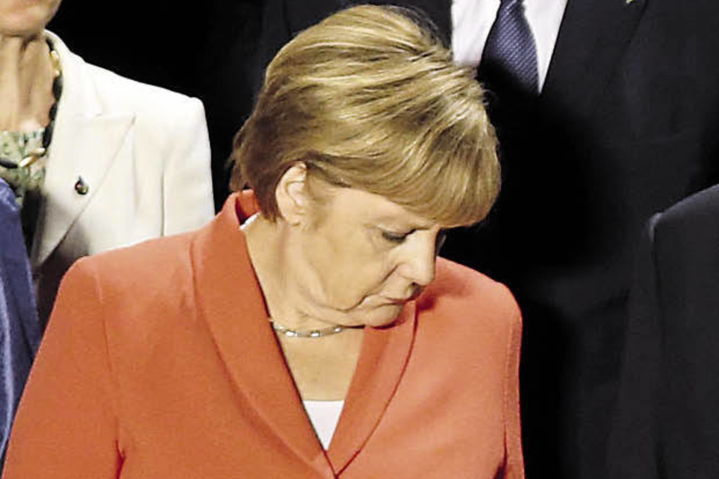 A.Merkel nešioja to paties modelio švarkus su trimis sagomis, bet skirtingų spalvų.