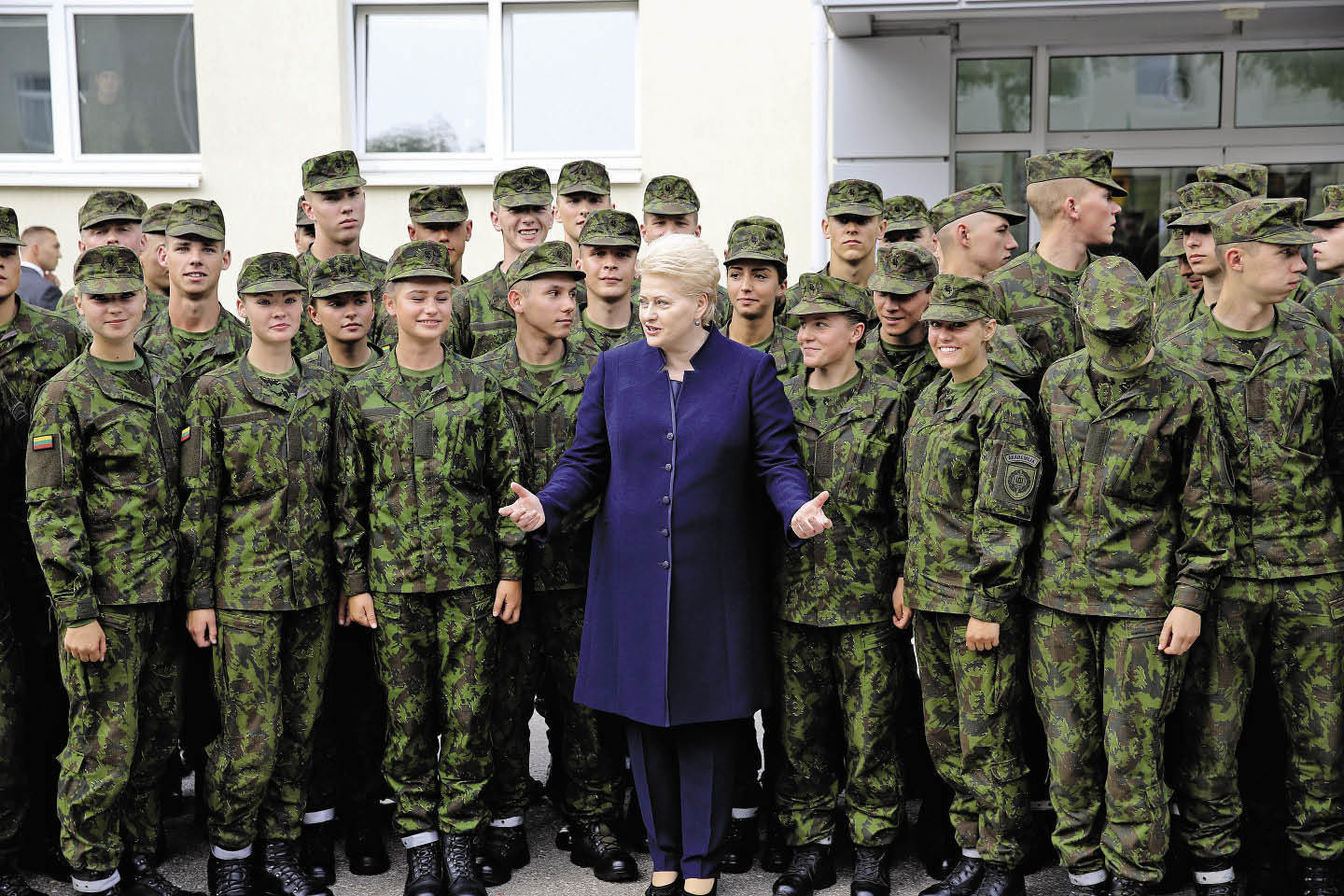 D.Grybauskaitė taip pat turi savo vizitinę kortelę – mėlyną kostiumėlį.