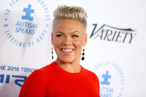 Pop žvaigždė Pink paskelbta ambasadore kovai su vaikų badu