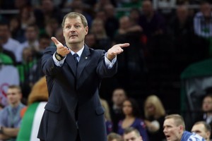 Pažemintas Gintaras Krapikas nunarino galvą