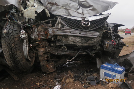 Pakaunėje milžinišku greičiu skriejęs „Mazda“ rėžėsi į medį