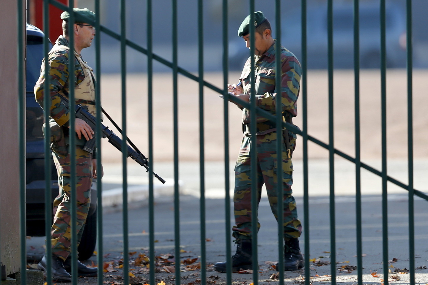 Pirmadienį Belgijos armijos kareivinėse Everlė miestelyje, 20 kilometrų į šiaurės rytus nuo Briuselio, buvo aptiktas savadarbis padegamasis įtaisas.