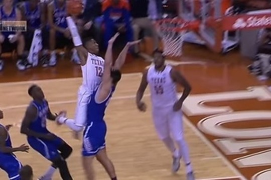 Metų dėjimas? Antgamtiškas amerikiečio šuolis per varžovą