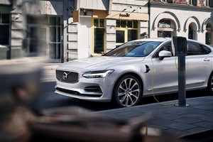 „Volvo“ pristatė naują prabangos etaloną – sedaną S90