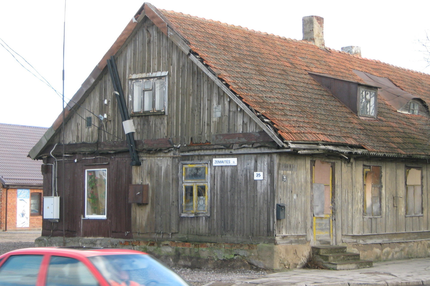 Į pažįstamų asmenų būstą Žemaitės gatvėje užsukusi marijampolietė netikėtai mirė.