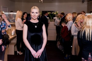 Kūdikio besilaukianti Monika Šedžiuvienė domėjosi briliantais