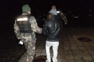 Nigerietis prie vairo sėdo apsirūpinęs fantazijos dokumentu