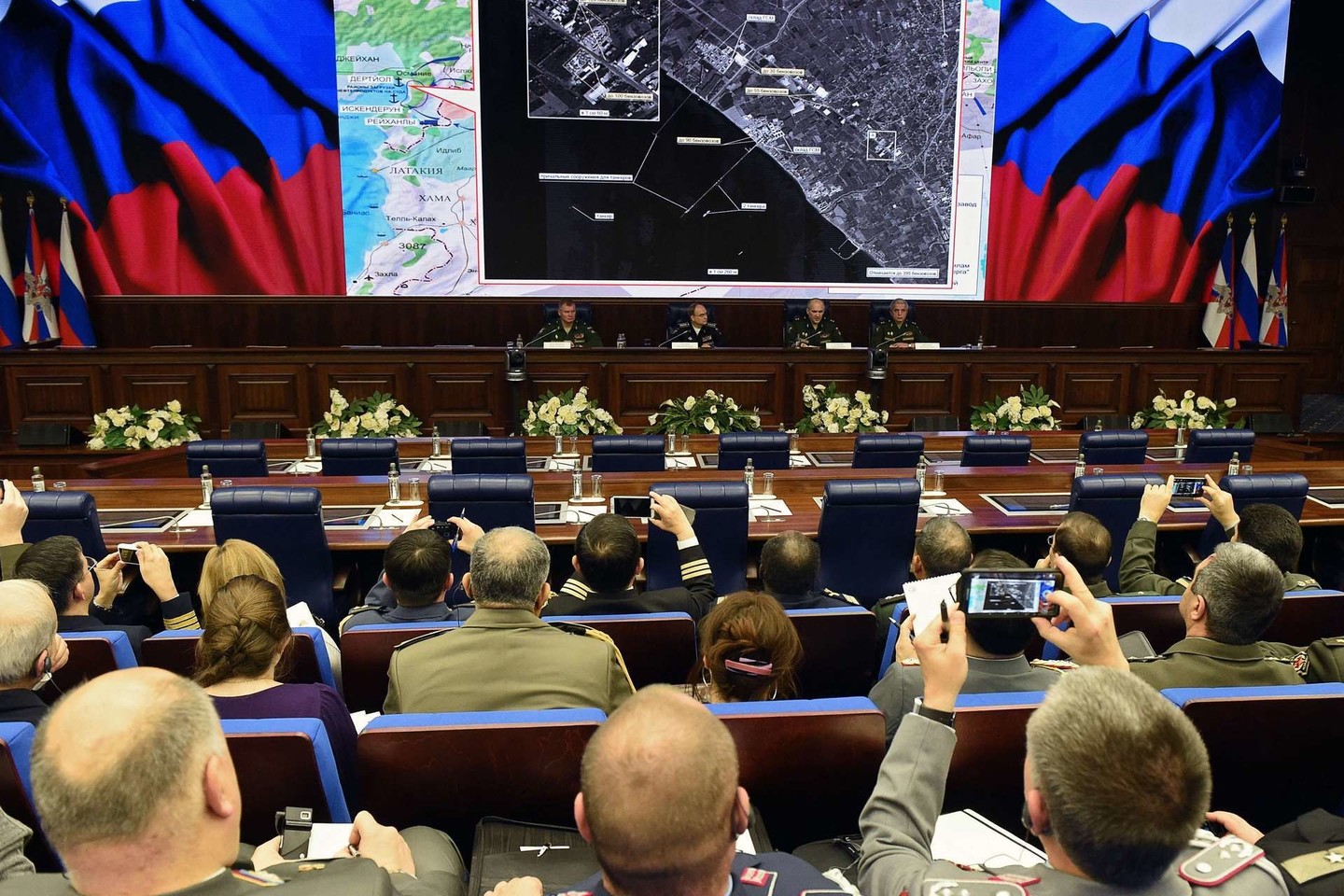Rusijos Federacijos gynybos ministerijos atstovai visuomenei pristatė kosmoso žvalgybos padarytas nuotraukas.<br>Reuters/Scanpix nuotr.