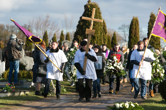 Meilės trikampio šukės skaudžiai duria gyviems