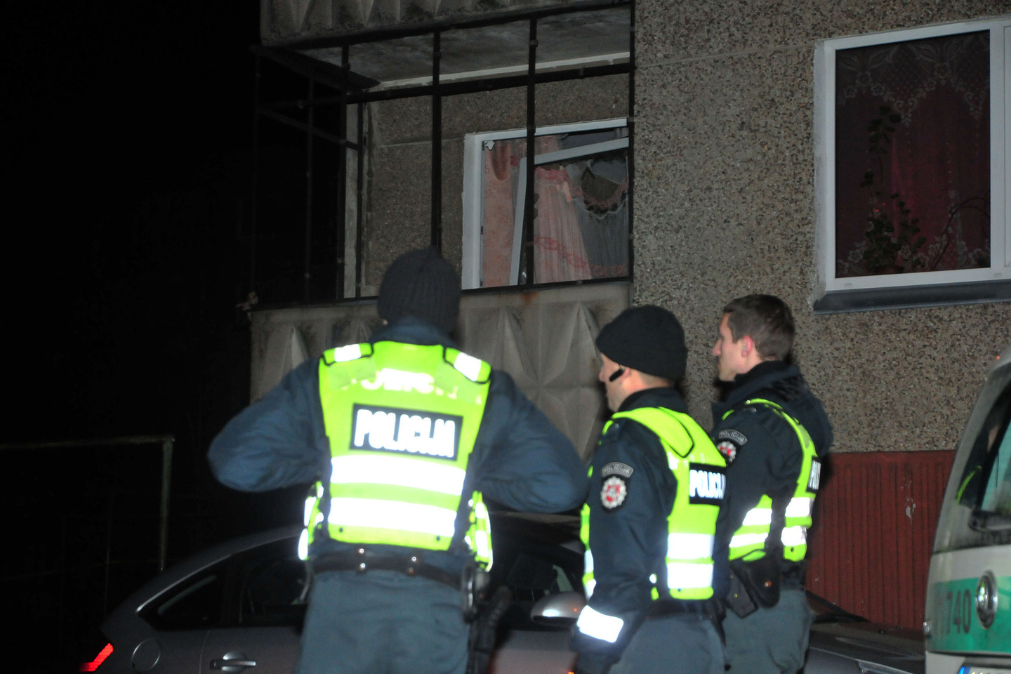 Naktį iš penktadienio į šeštadienį vieną Vilniaus daugiabutį sudrebino galingas sprogimas – jau trečias per kelerius pastaruosius metus.<br>A.Vaitkevičiaus nuotr.