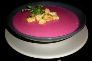 Burokėlių sriuba kitaip – liksite maloniai nustebinti