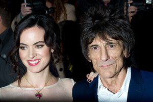 „The Rolling Stones“ narys 68-erių Ronnie Woodas bus dvynių tėvu