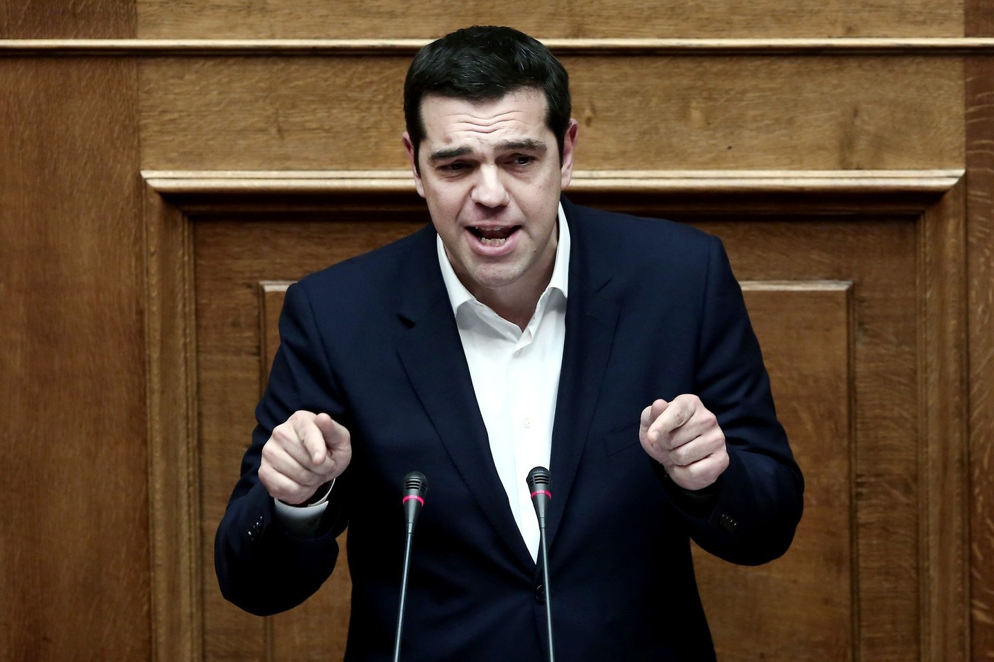 A. Tsipras ir jo finansų ministras Euklidas Tsakalotos per parlamento debatus šeštadienio vakarą pripažino, kad biudžetas vers graikus „veržtis diržus“.