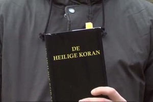 Išankstinio nusistatymo tyrimas: Bibliją aprengė Korano viršeliu