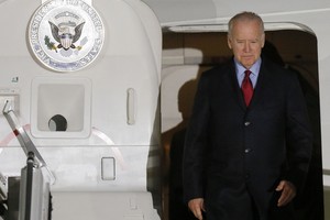 JAV viceprezidentas J. Bidenas: „Rusija turi sugrąžinti Krymą“