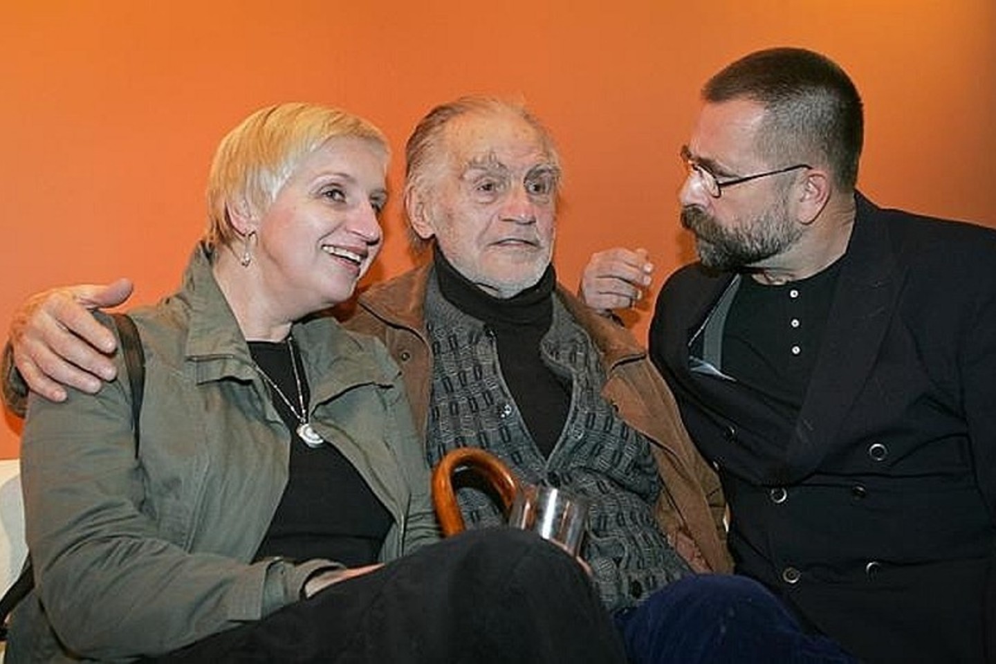 Teatro kritikė Rūta Oginskaitė su tėčiu aktoriumi Laimonu Noreika ir Vytautu Kernagiu (dešinėje).<br>M.Ambrazo nuotr.