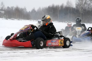 Kartingo lenktynių lietuviai nepamiršta ir žiemą