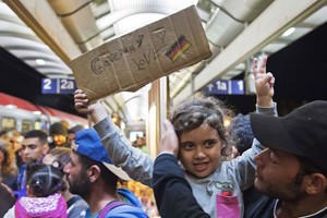 Paryžius ir Berlynas įsitikinę būtinybe mažinti migrantų srautą