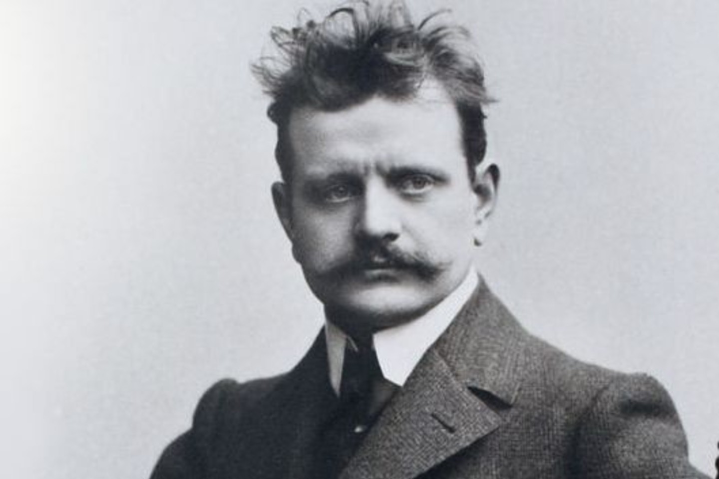 Po linksmybių Helsinkio restorane nufotografuotas J.Sibelius pateko ir ant 100 suomiškų markių banknoto.