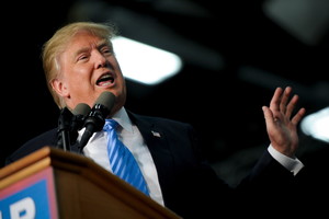 D. Trumpas: „Reikia uždrausti musulmonams atvykti į JAV“