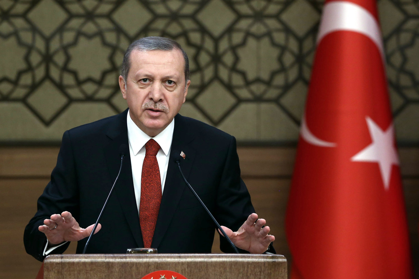 Turkija sulaikė įtariamus šalies prezidento oponentus.