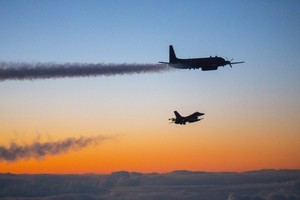 NATO naikintuvai virš Baltijos perėmė rusų žvalgybinį orlaivį