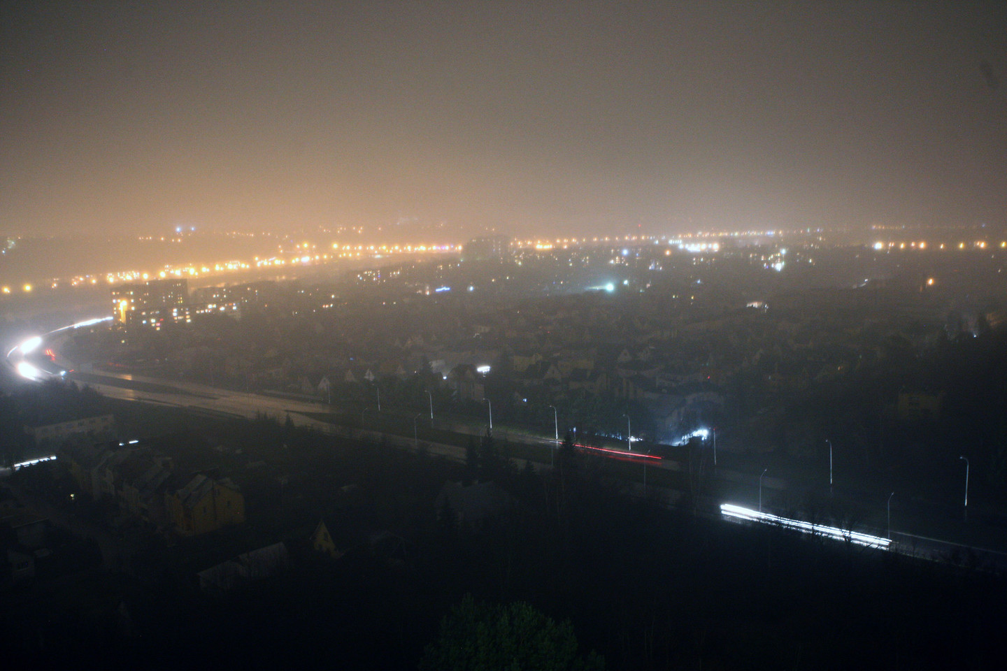 Trečiadienį apie 20 valandą 30 minučių dalis Vilijampolės paskendo tamsoje.<br>M.Patašiaus nuotr.