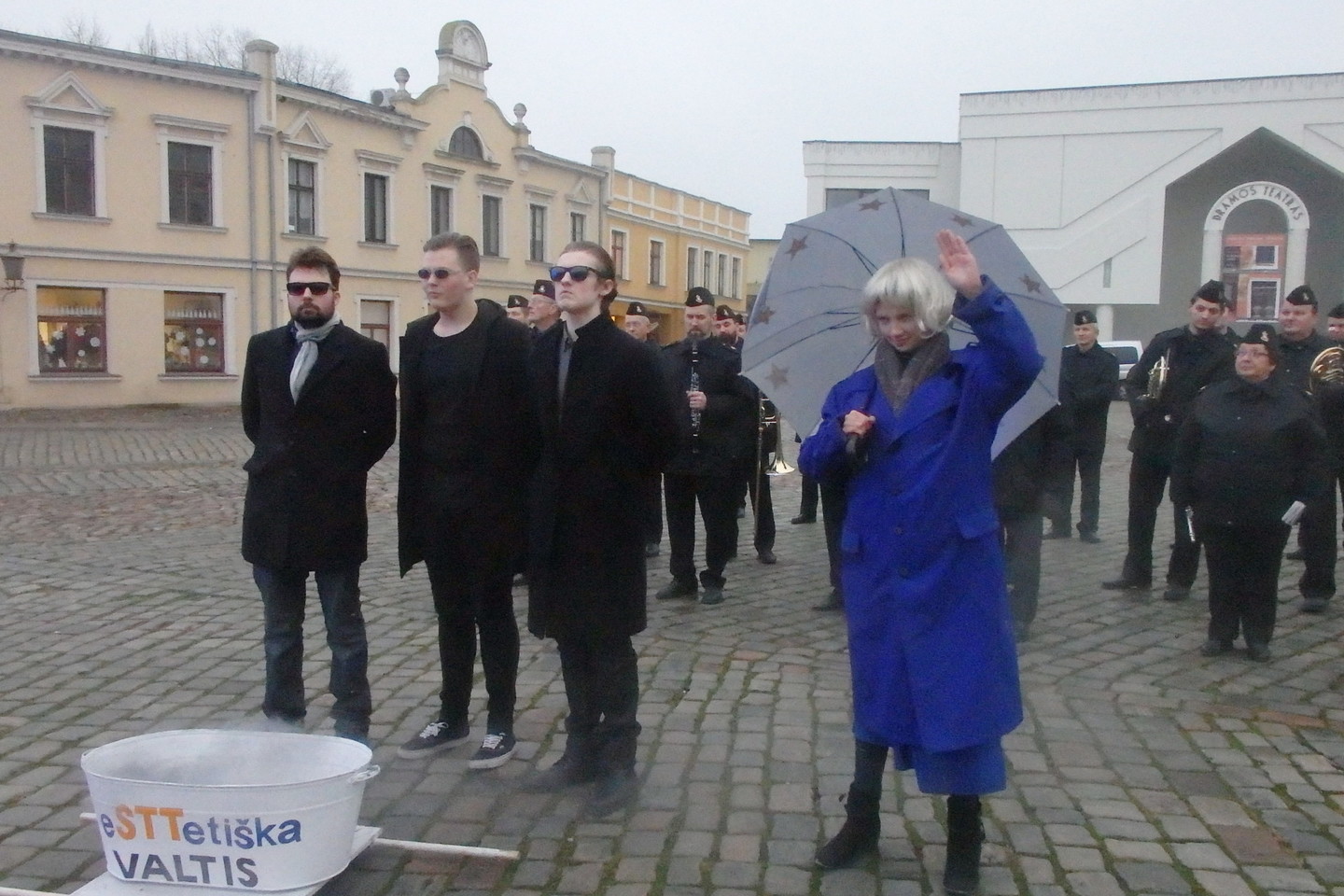 Juodą korupcijos erkę nugalėjo baltu laivu atplaukusi baltaplaukė.