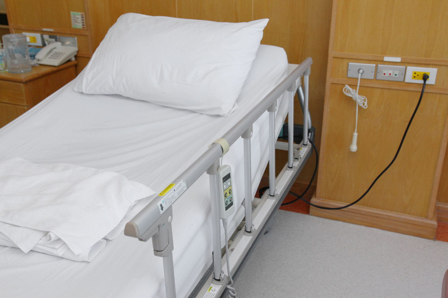 Skatinama rajonuose plėtoti ambulatorinę pagalbą.