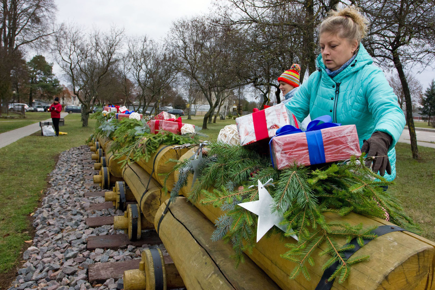 Kazlų Rūdoje aktyvi bendruomenė triūsė kelias savaites ir atidarė Kalėdų gatvę.
