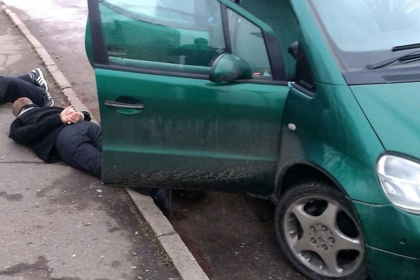 Reidų metu rastos narkotinės medžiagos ir pinigai.