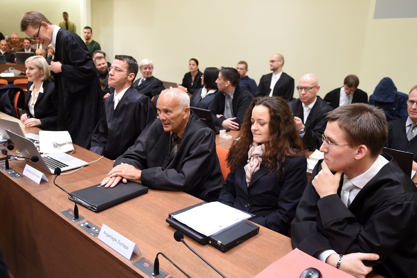 Teismas Vokietijoje sulaukė didžiulio dėmesio. B. Zschaepe gresia kalėjimas iki gyvos galvos.<br>AP nuotr.