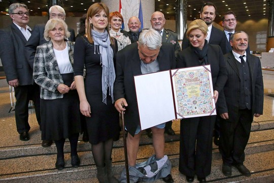 Besifotografuojant su prezidente nusmuko kelnės