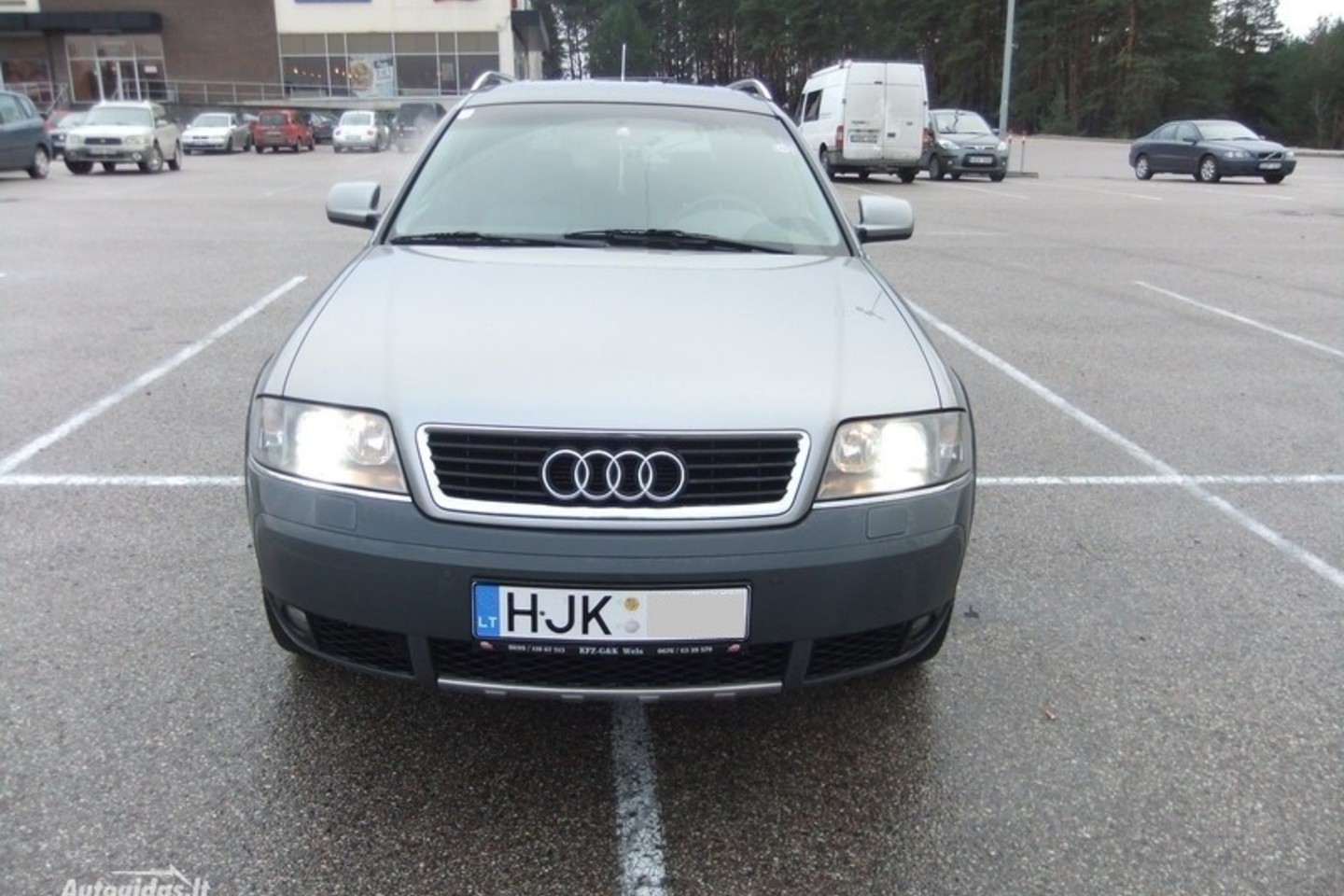Naudotos „Audi“ pardavėjas išsidavė, kad rida atsukta.<br>Ekrano nuotr.