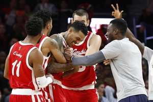 NBA ir vėl drebino galingas tritaškis, o latvis nutilo