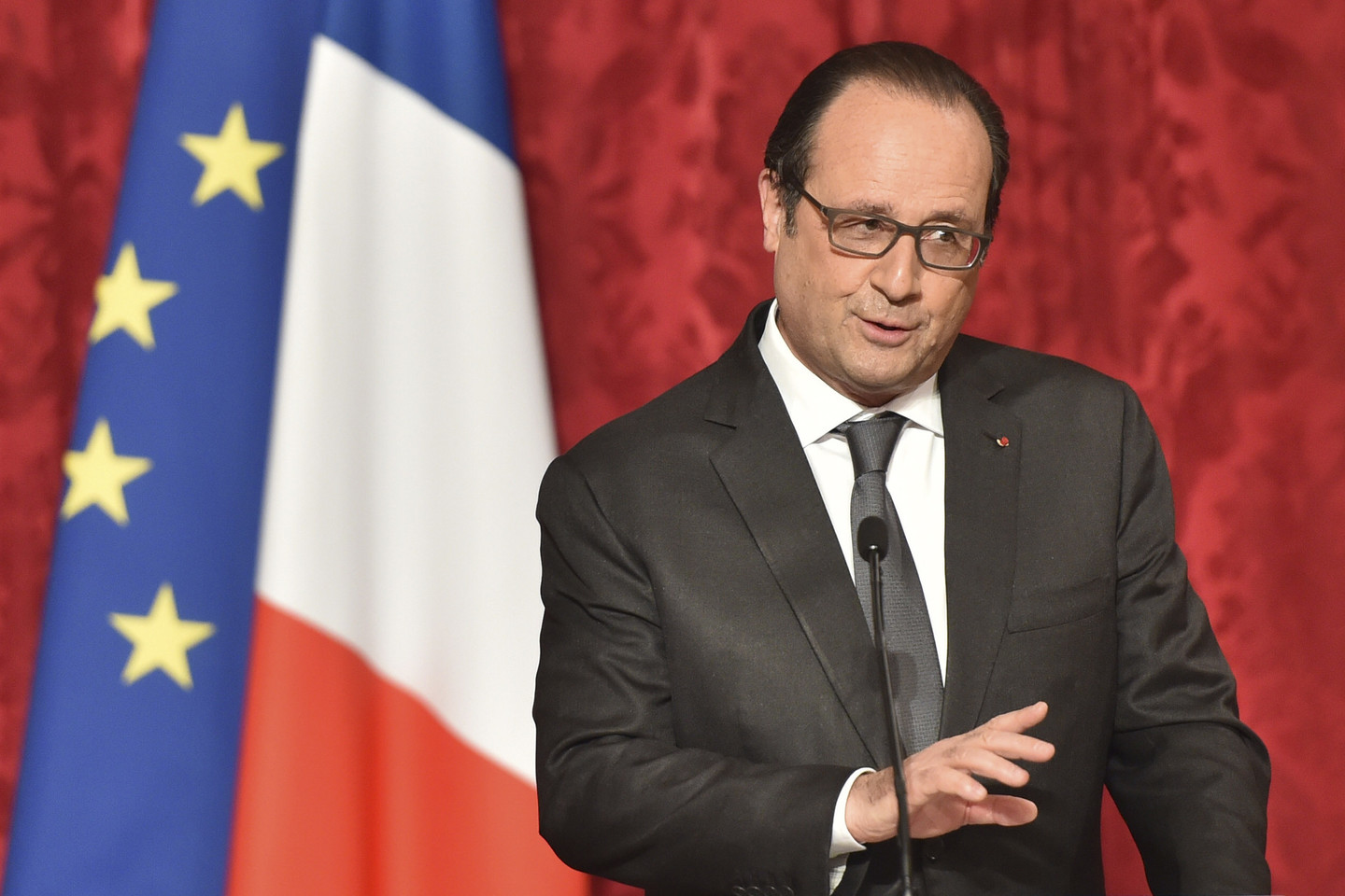 Prancūzijos prezidentas Francois Hollande'as ketvirtadienį nurodė, kad Paryžiuje vykstančiose tarptautinėse klimato derybose „išlieka sunkumų“, ypač sprendžiant finansavimo klausimus.