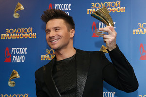 Rusija į „Euroviziją“ siunčia popscenos sekso simbolį