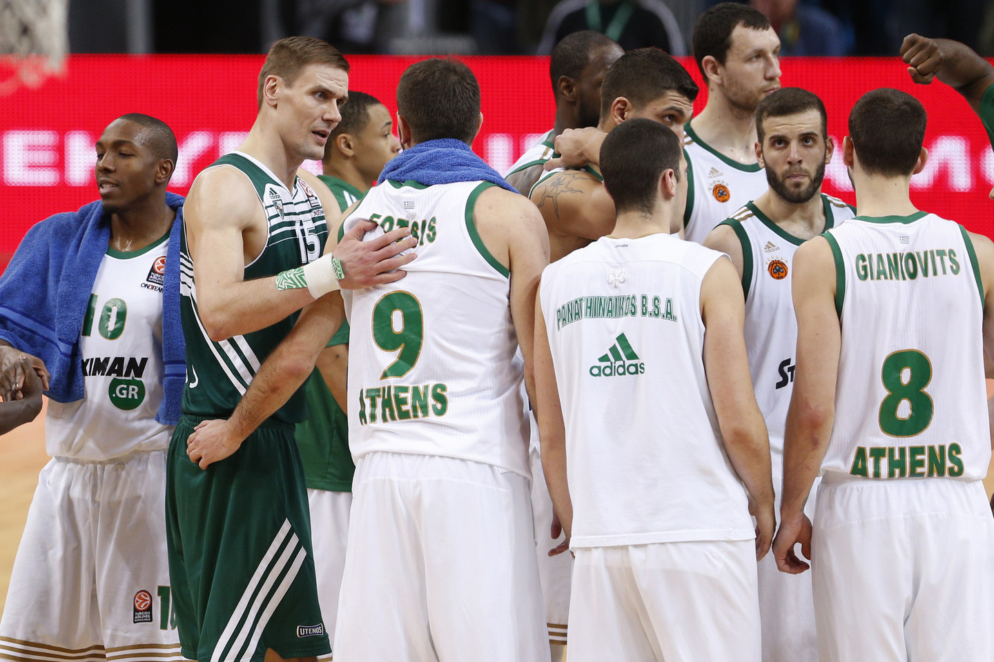 „Panathinaikos“ pateko į „Top 16“ etapą.