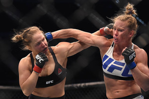 Kraujas ir vėl liesis: aiški R. Rousey ir H. Holm revanšo data
