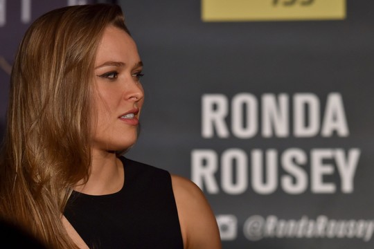 Viešumoje pasirodžiusi Ronda Rousey išpildė kareivio svajonę